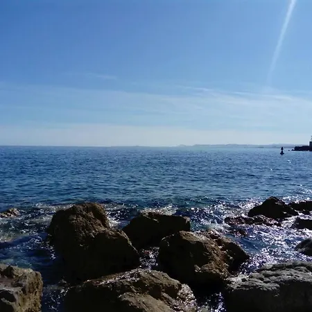 Avec Balcon A 7 Min Du Port Et De Garibaldi Apartman *