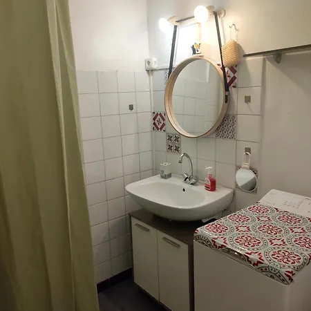 Appartement Avec Balcon A 7 Min Du Port Et De Garibaldi